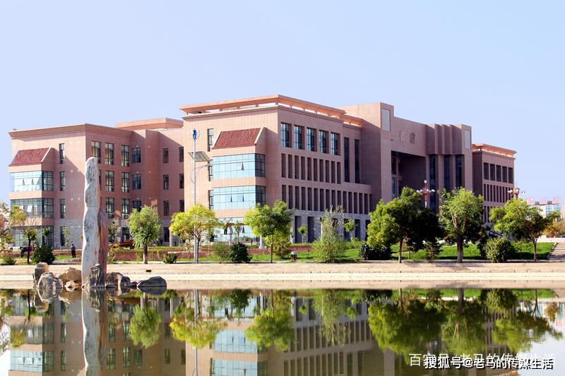 2013年,挂牌成立"兰州理工大学酒泉校区,并先期开办新能源学院及新