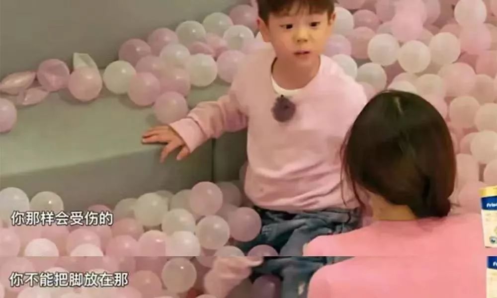 台姐带娃霍思燕靠什么被儿子宠成小公主