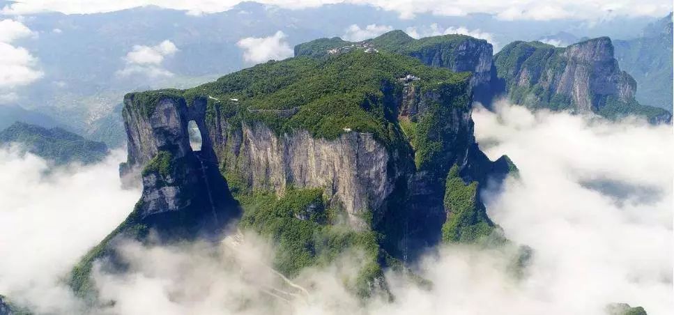 美女主持,达人力哥邀您玩转张家界大峡谷,天门山,凤凰古镇纯玩四天团