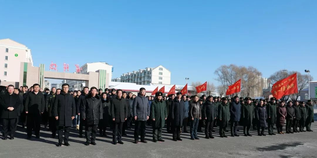 崔彦磊,市政协主席刘怀玉,市委副书记孙维良及驻我市"雷锋旅"旅长李莹