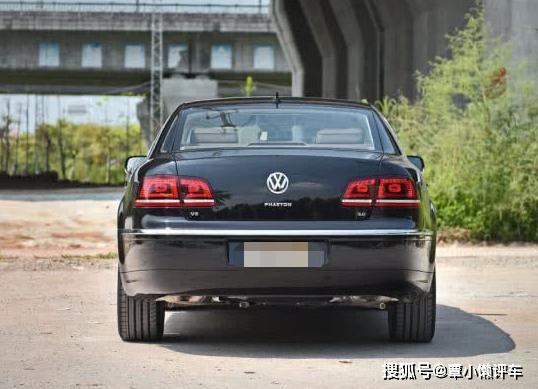 辉腾后面印有"phaeton"几个字母