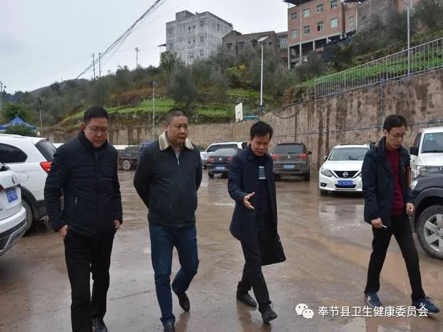 县政府副县长于潜赴康坪乡督查农村改厕工作