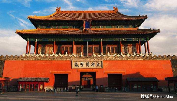 神武门是宫内日常出入的门禁,现神武门为故宫博物院正门