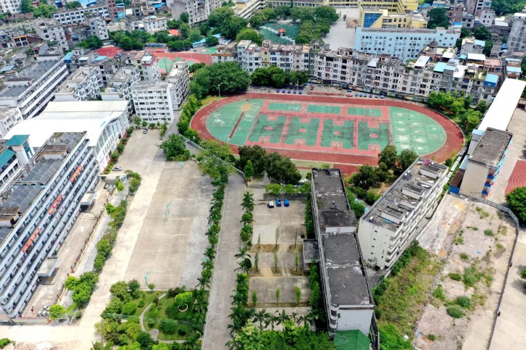 平南县中学110岁了莘莘学子遍布国内外她是你的母校吗