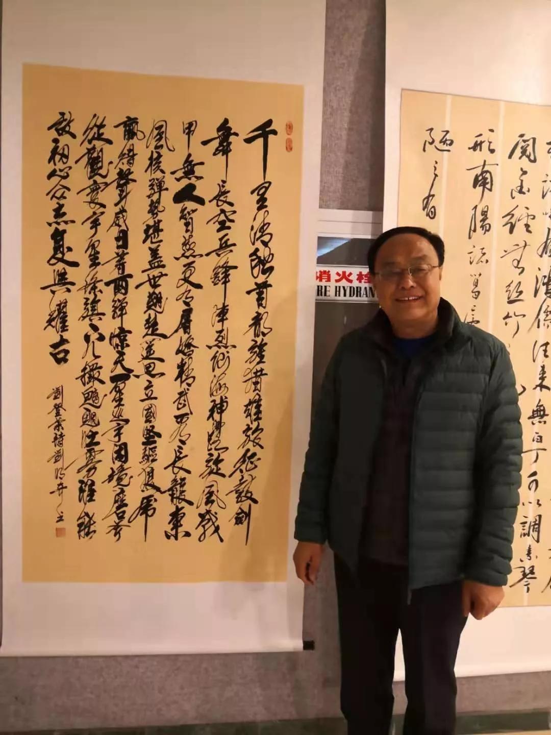 经过专家审评有308幅作品在此展览中心展出,刘明奇的书法作品一举