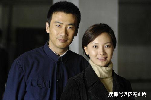 妻子相貌极其普通,柳云龙多年来不拍吻戏,被誉为最体贴丈夫
