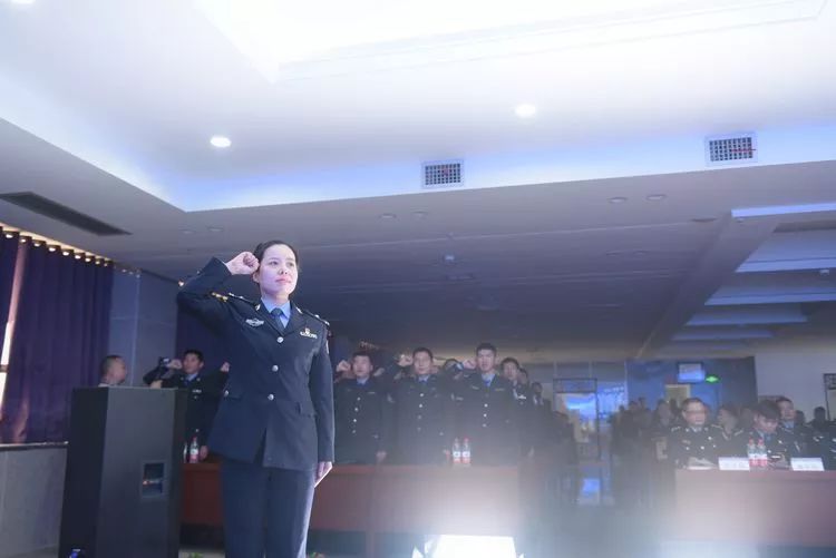 湖南省德山监狱新警"小19"请求入列!"毕业"老警送你远航