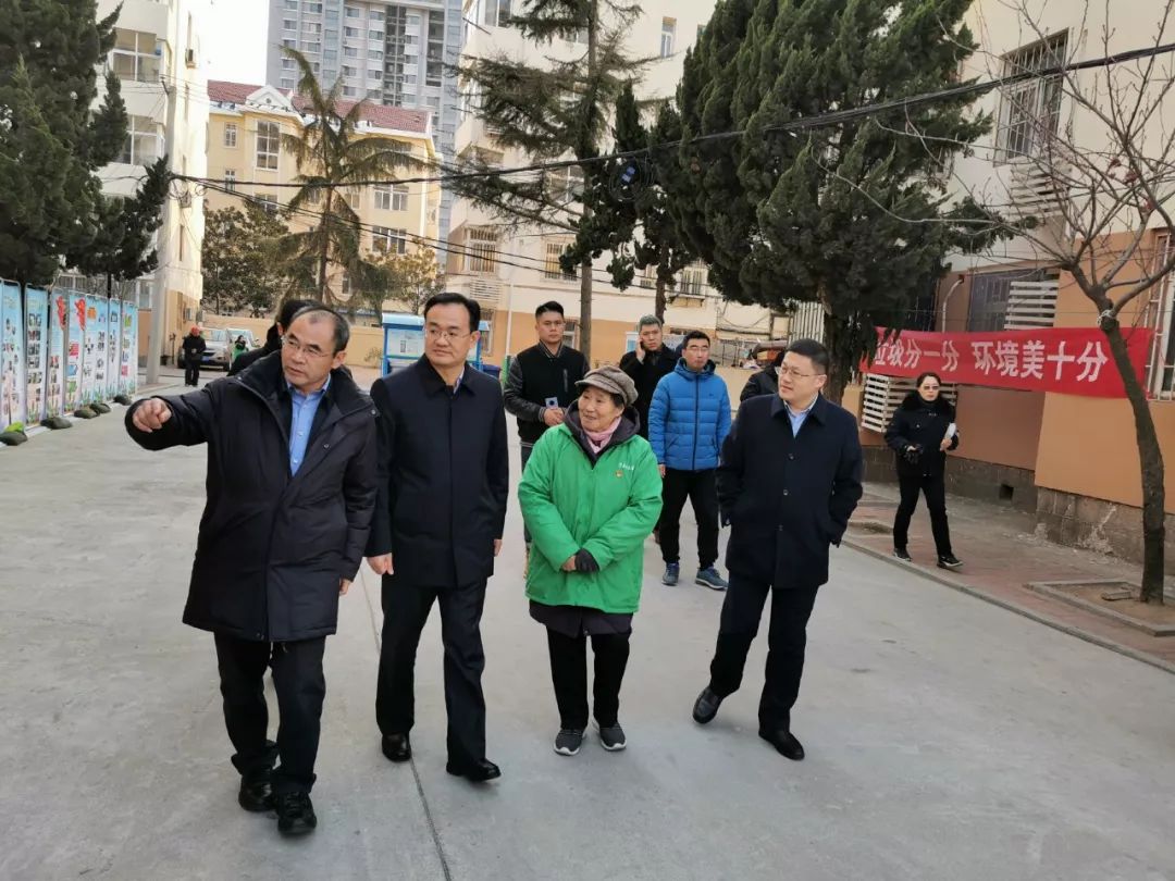 国家住建部建设司副司长张乐群深入香港中路街道调研垃圾分类工作