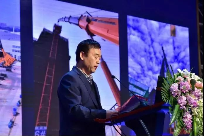 千人聚焦徐工!新疆市场斩获近两亿元起重机大单!