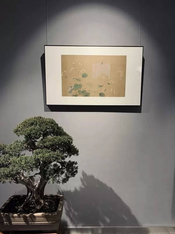 中正平和—丁学军工笔花鸟作品展在青州齐尚会馆举行