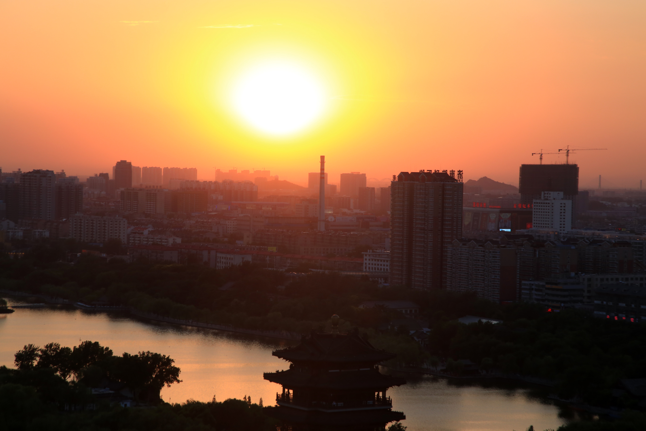 最美不过大明湖畔夕阳晚照