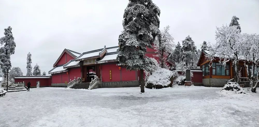 峨眉山最惊艳的寺庙全都隐匿在白雪之间