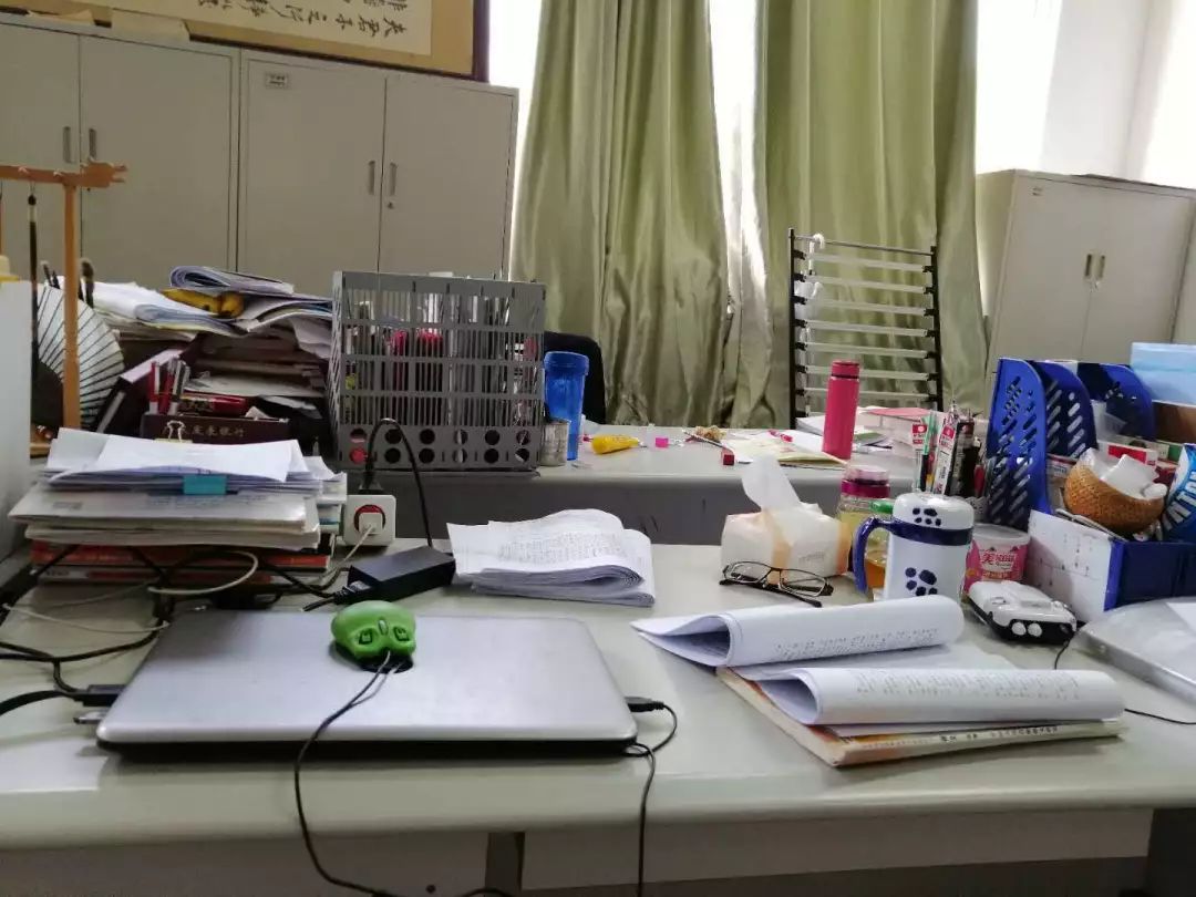 有奖征集——"晒晒我的办公桌"活动开始啦!