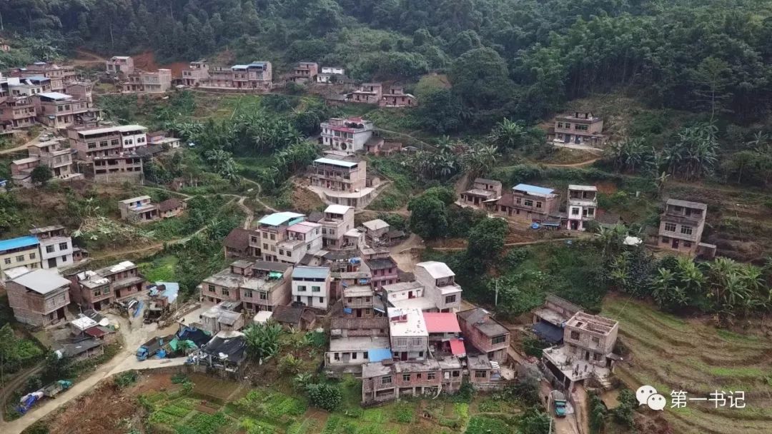 百色市右江区阳圩镇塘里村空气清晰,风景怡人.