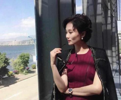 51岁李颖的逆袭出生普通儿子是一线男星女儿是奥运冠军