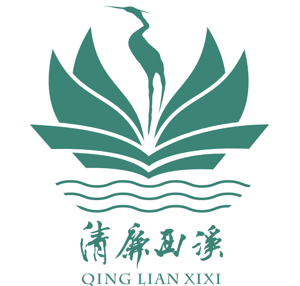 讲解员向来宾介绍了清廉专线的主题logo在"清风号"游船上在"清风号"