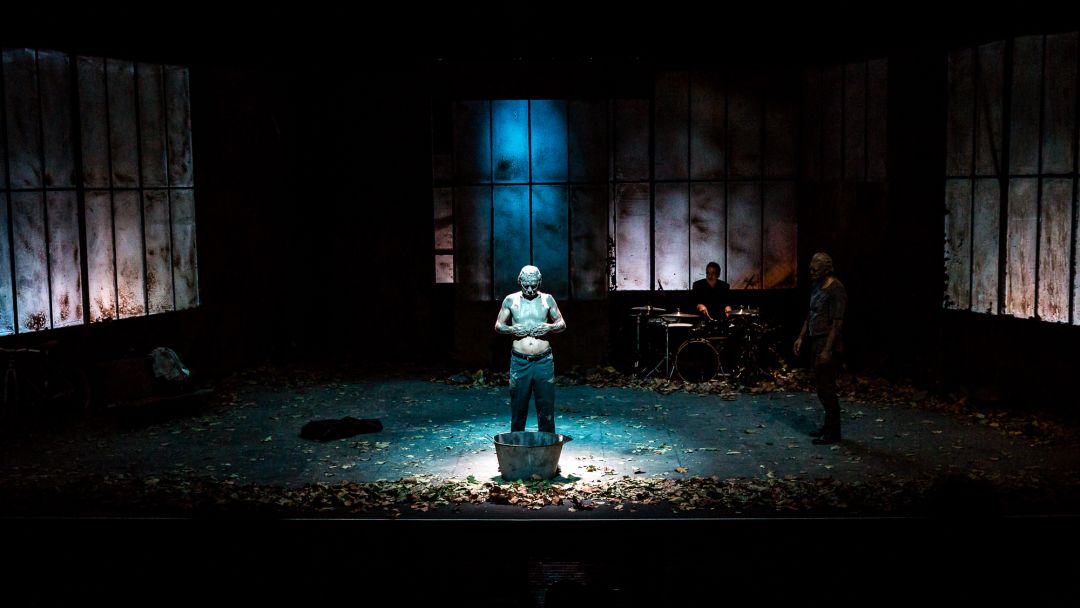 题图:法国黄背心运动现场 原题:阿兰·迪马尔谈法国戏剧:用舞台呈现