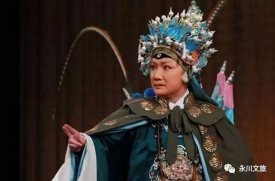 佘太君灵堂请缨,百岁挂帅,王文闻讯凭险拒守.