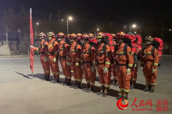 新疆：消防救援队迅速集结暂无财产损失和人员伤亡消息
