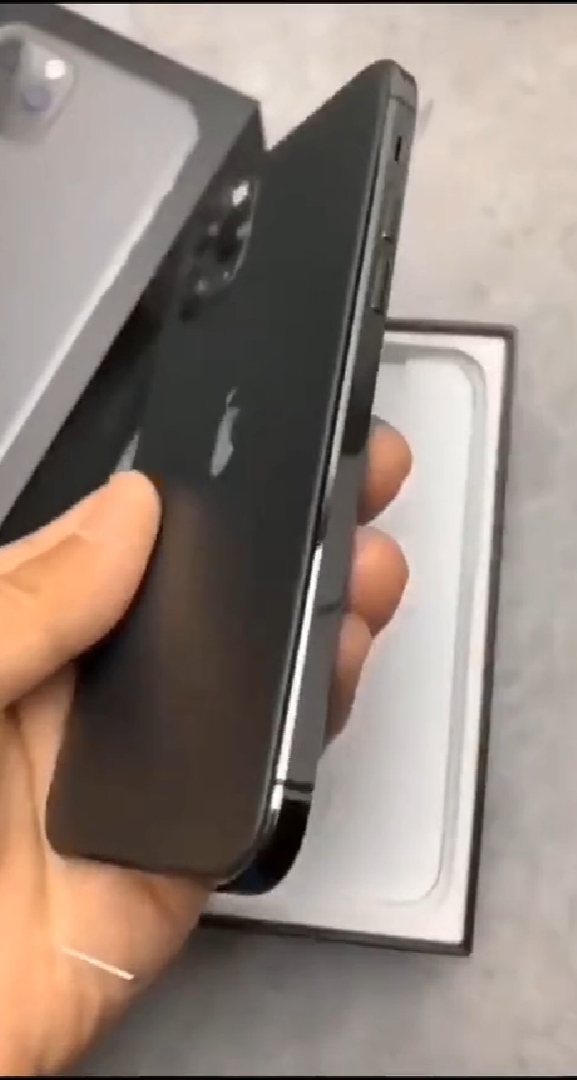 原创iphonese2真机上手视频公布缩小版iphone11pro价格感人