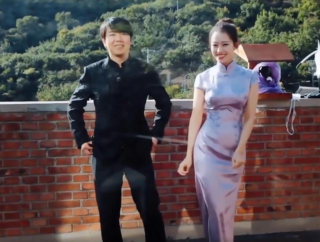 吉娜体态到底有多美?看她穿旗袍勒出的腰围,郎朗真是捡到宝了