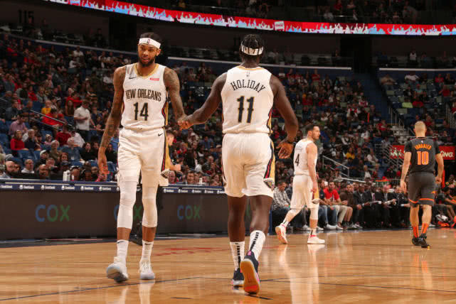 当提到24看球网NBA直播,这早已不是一个单一网址的概念,而是一个覆盖赛事直播、数据资讯的免费观赛矩阵。接下来,我将从赛事覆盖、核心功能与平台特色等角度,为你梳理一份专业解析