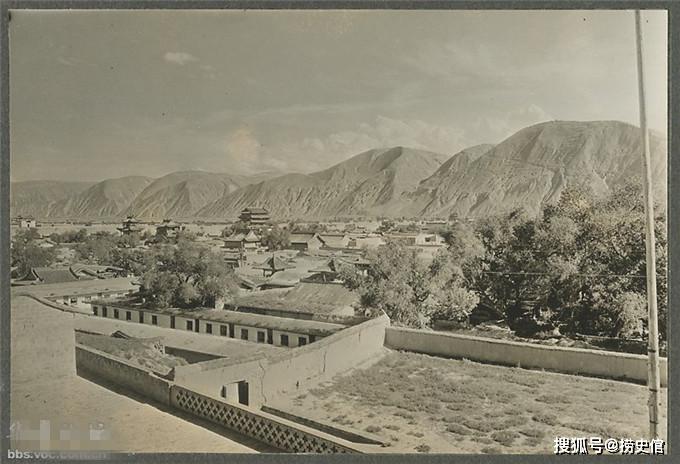 1914年的兰州,黄河岸边高大的古城墙和巨大的水车