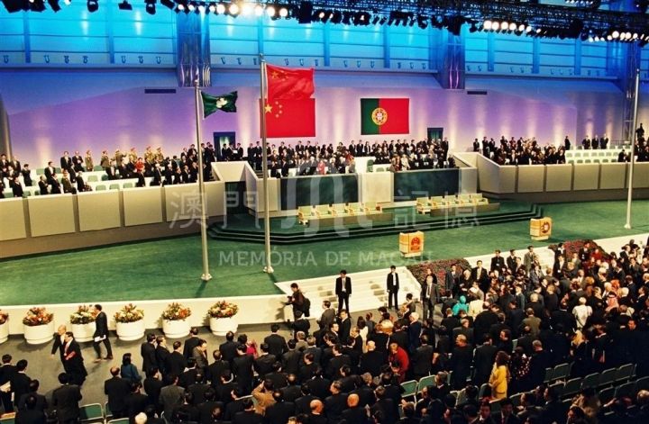 澳门回归20周年:8张珍贵旧照,带你回顾20年前的今天