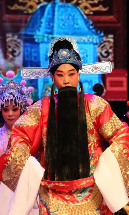 据了解,此次乐队的主奏乐器由乾县弦板腔剧团演奏员担任,还有不少
