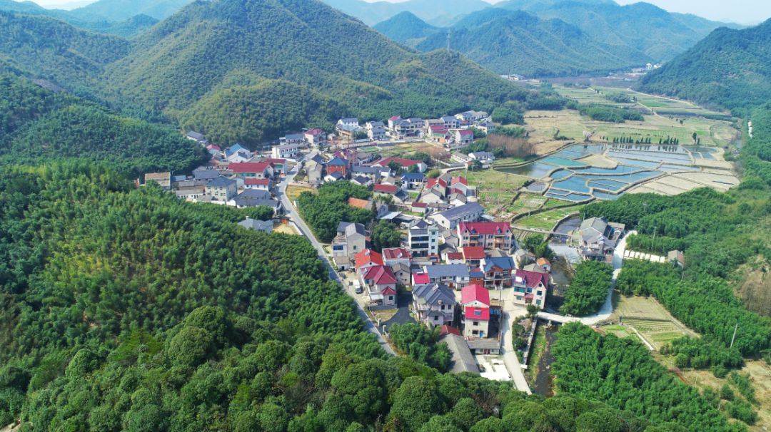 谢尚国 摄 近年来,我县结合德清农村特色风貌,按照"因地制宜,适度超前