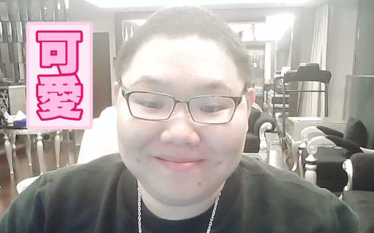老ig队员pdd绝对算得上是国内第一主播了，当年曝出王思聪花3亿买断pdd5年直