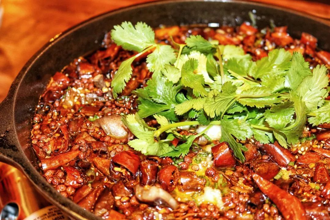 海陆空|不止撸串爽高档饭局也不在话下南美刺参、南非鲍鱼…把海陆空极品搬进一方小酒馆!五星级厨师空降