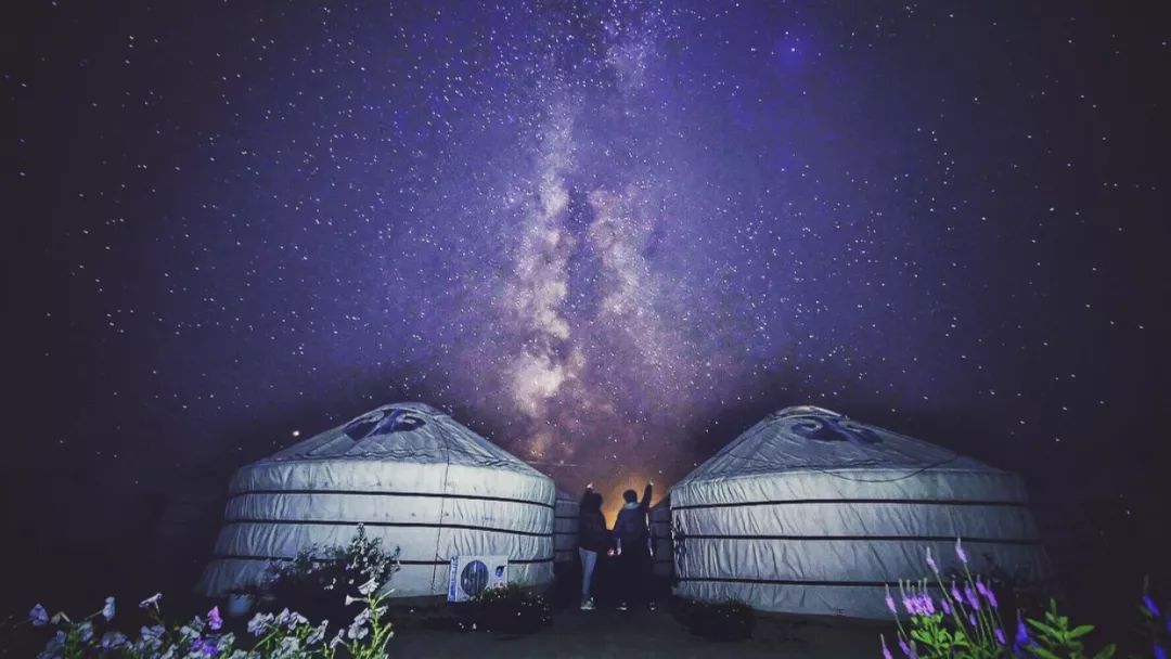 住在蒙古包,看一场夕阳,守一场星空 在四