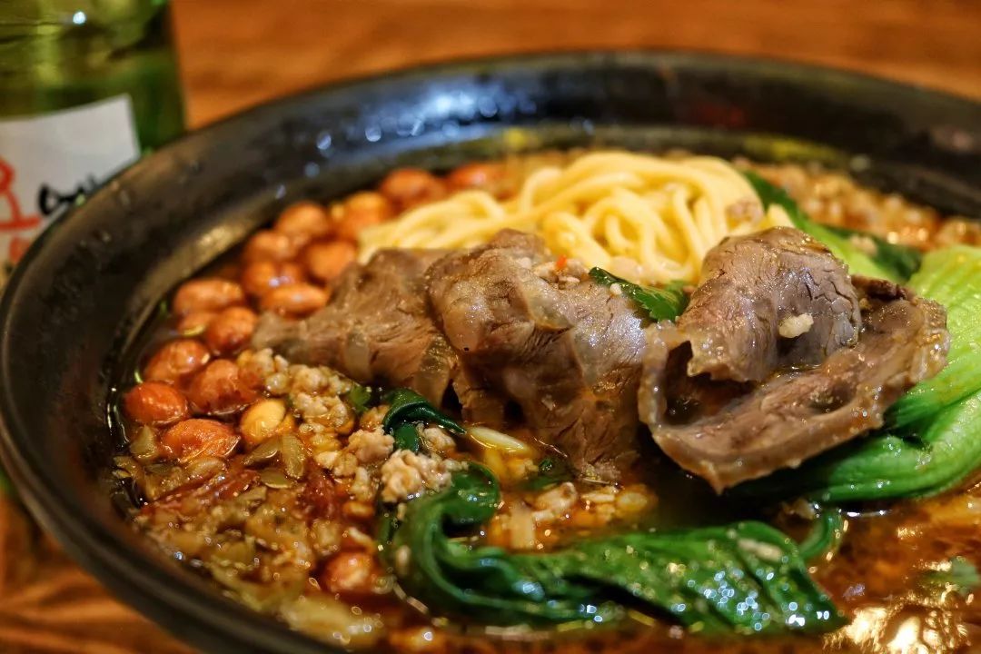 海陆空|不止撸串爽高档饭局也不在话下南美刺参、南非鲍鱼…把海陆空极品搬进一方小酒馆!五星级厨师空降