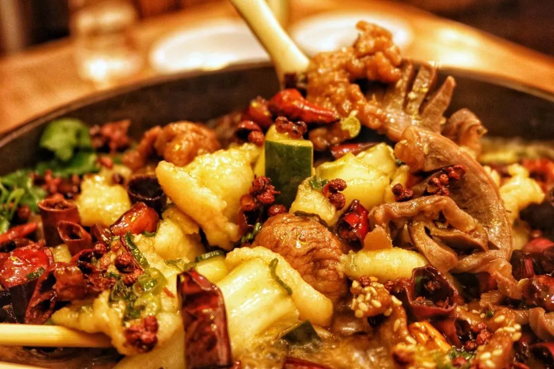 海陆空|不止撸串爽高档饭局也不在话下南美刺参、南非鲍鱼…把海陆空极品搬进一方小酒馆!五星级厨师空降