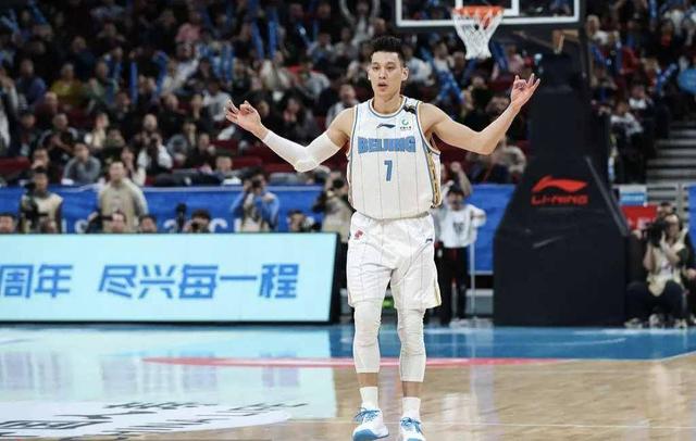 中国男篮美国拉练 周琦丁彦雨航参加合练_马克·鲁本