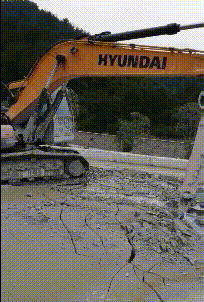 GIF动画：挖掘机：让我们一起摇啊摇，啦啦啦啦啦。_凉开水