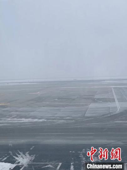 重污染天来袭哈尔滨机场10架航班取消