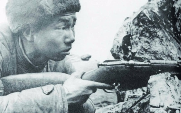 被称为中国狙击之王,32天击杀敌人214名,能