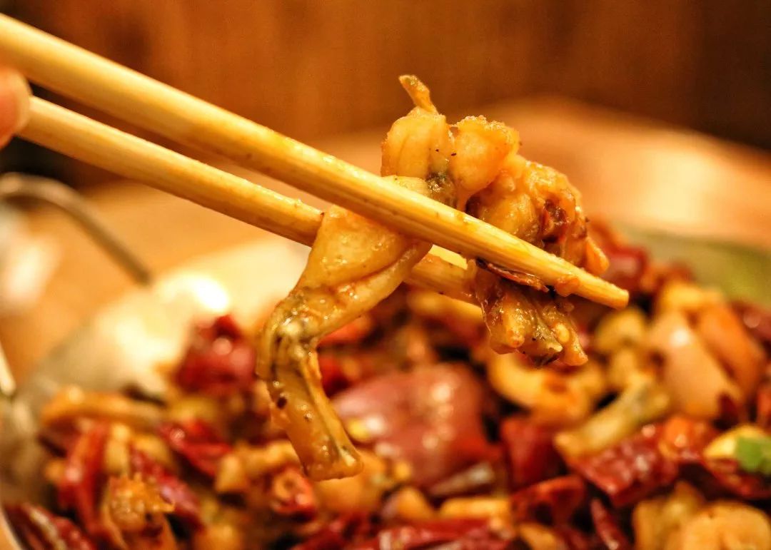 海陆空|不止撸串爽高档饭局也不在话下南美刺参、南非鲍鱼…把海陆空极品搬进一方小酒馆!五星级厨师空降