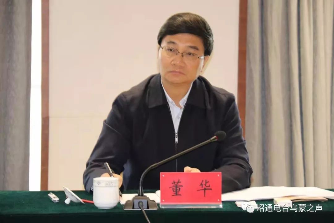 合盛硅业股份有限公司董事长兼总经理罗立国,市领导江先奎,陆维智