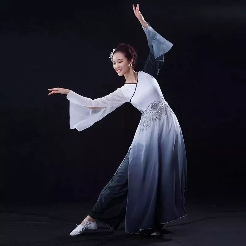 舞姿造型和相应的技术技巧,以及动势过程的展现;  神——民族的神韵