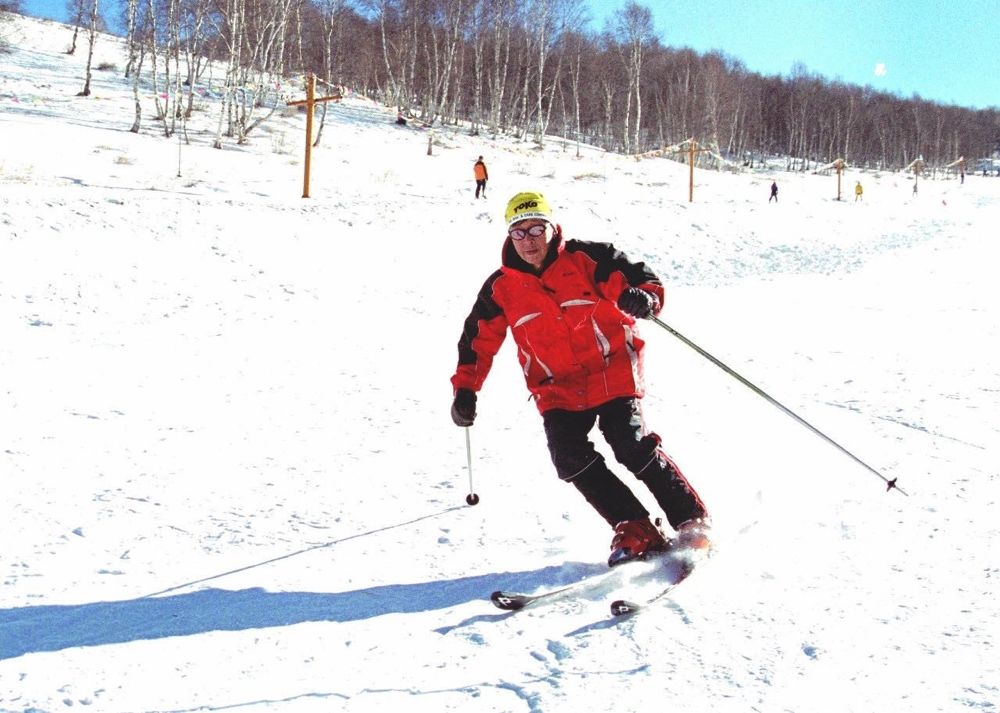 谈球吧体育中国滑雪第一人：81岁了我还想把滑雪事业进行到底！(图14)