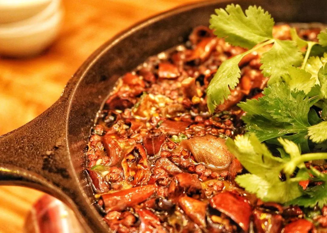 海陆空|不止撸串爽高档饭局也不在话下南美刺参、南非鲍鱼…把海陆空极品搬进一方小酒馆!五星级厨师空降