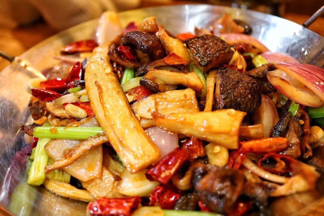 海陆空|不止撸串爽高档饭局也不在话下南美刺参、南非鲍鱼…把海陆空极品搬进一方小酒馆!五星级厨师空降