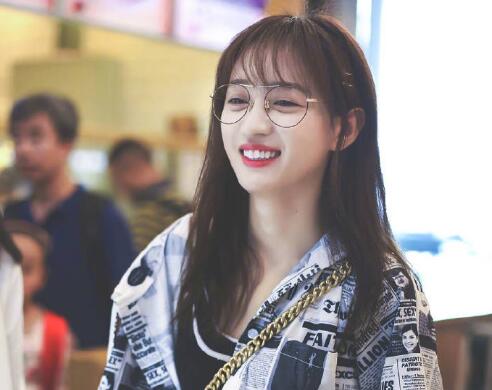 SNH48黄婷婷发文解约,微博大号被收回,小号莫名其妙被封禁 作者: 来源:金牌娱乐 SNH48黄婷婷发文解约,微博大号被收回,小号莫名其妙被封禁 作者: 来源:金牌娱乐