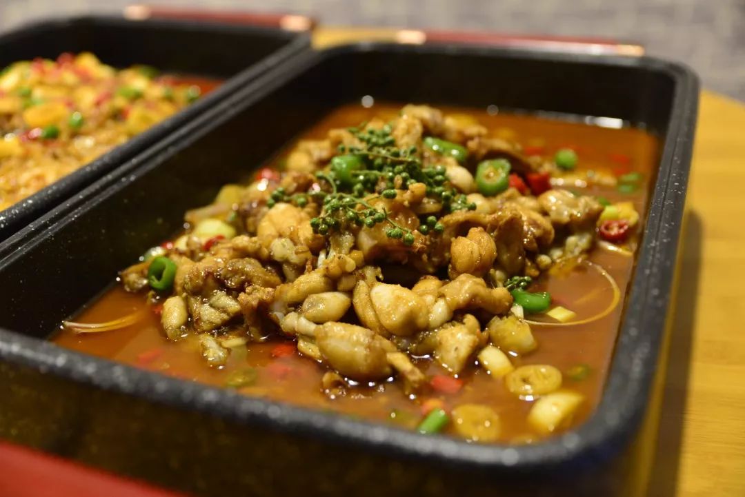 烤全鱼|新增几款特色干锅，巴适！【美食】九襄公园壹号“一城一味烤鱼”有新动作