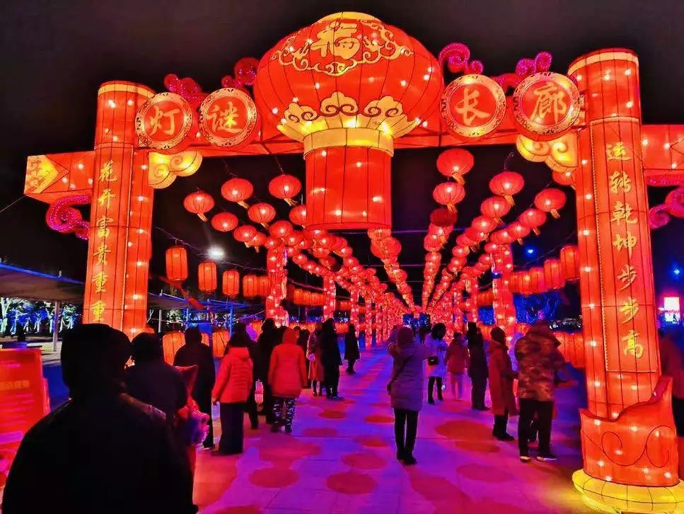 一年一度的唐山南湖春节灯会