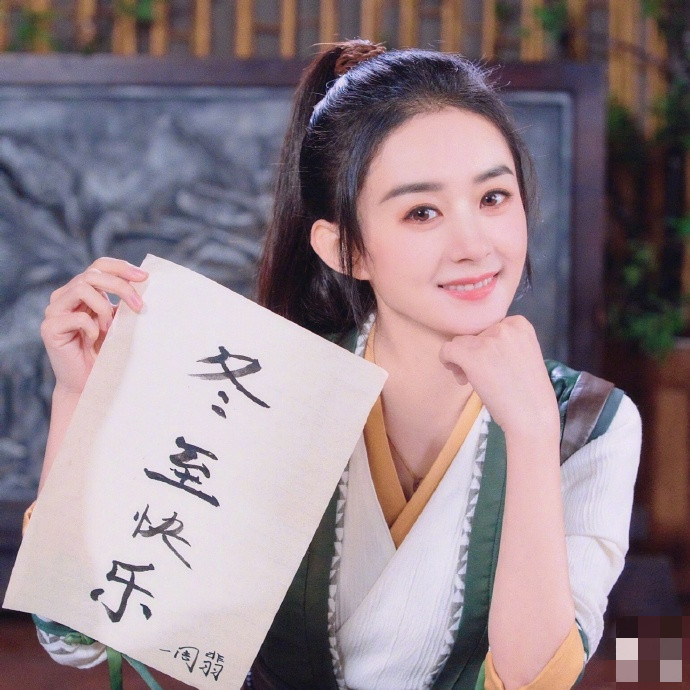 赵丽颖王一博新剧路透照曝出,二人片场帅气可爱