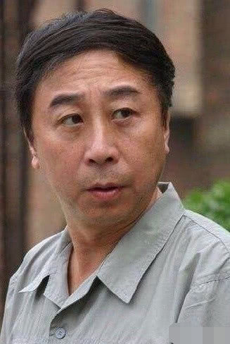 原创任素汐说自己像冯巩彭昱畅撞脸黄渤跟前辈撞脸是怎样的体验